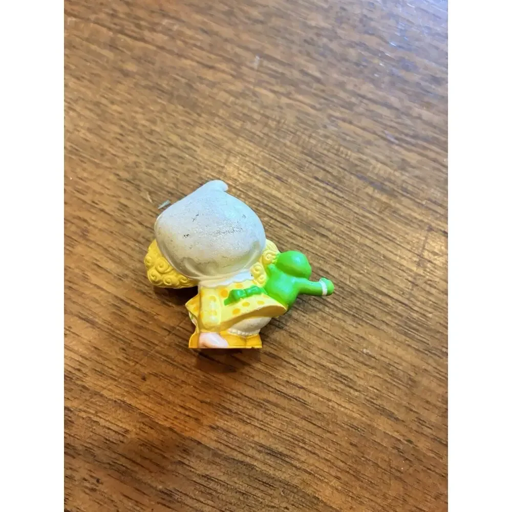 Strawberry Shortcake Lemon Meringue Miniature Figurine with Frappe Frog
